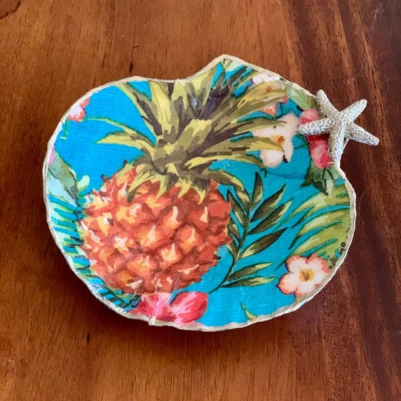 Scallop Shell Jewelry Keeper - Pineapple & Pacific - Picture 2 of 3